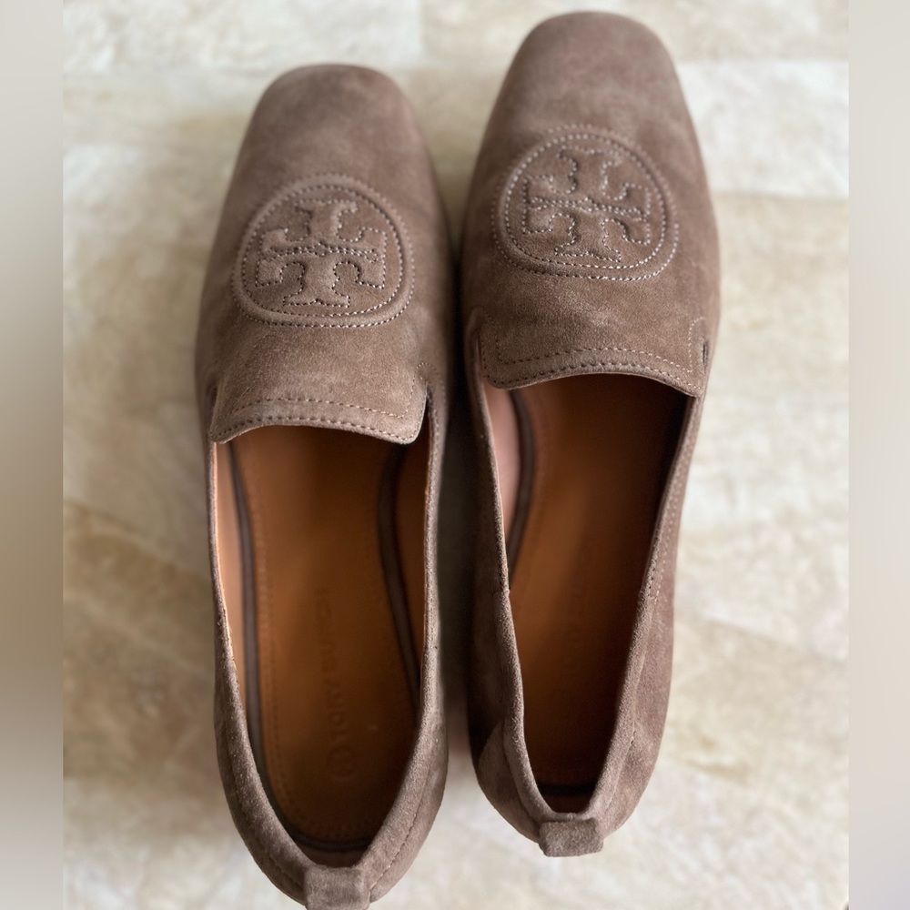 Tory Burch Leigh Loafer in River Rock Suede
Logo size 8